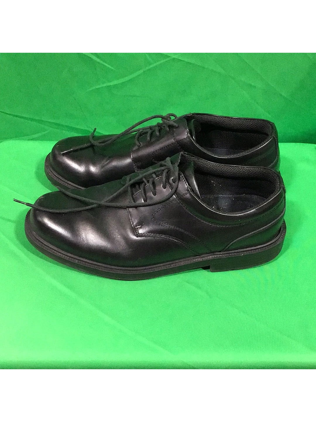 Deer Stags Men's 10 1/2 W Black Dress Shoes in Box - The Kennedy Collective Thrift - 