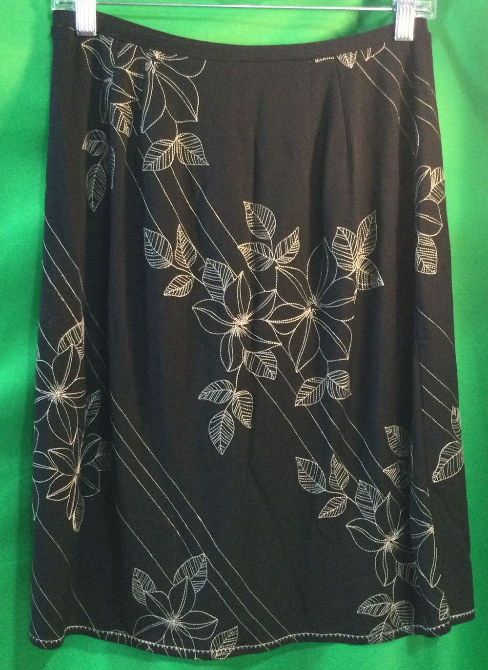 Ann Taylor Loft Black and Cream Leaf Print Rayon Skirt - Size SP - Ladies