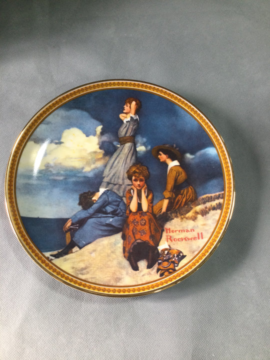 The Bradford Exchange Girls on Beach Deco Plate