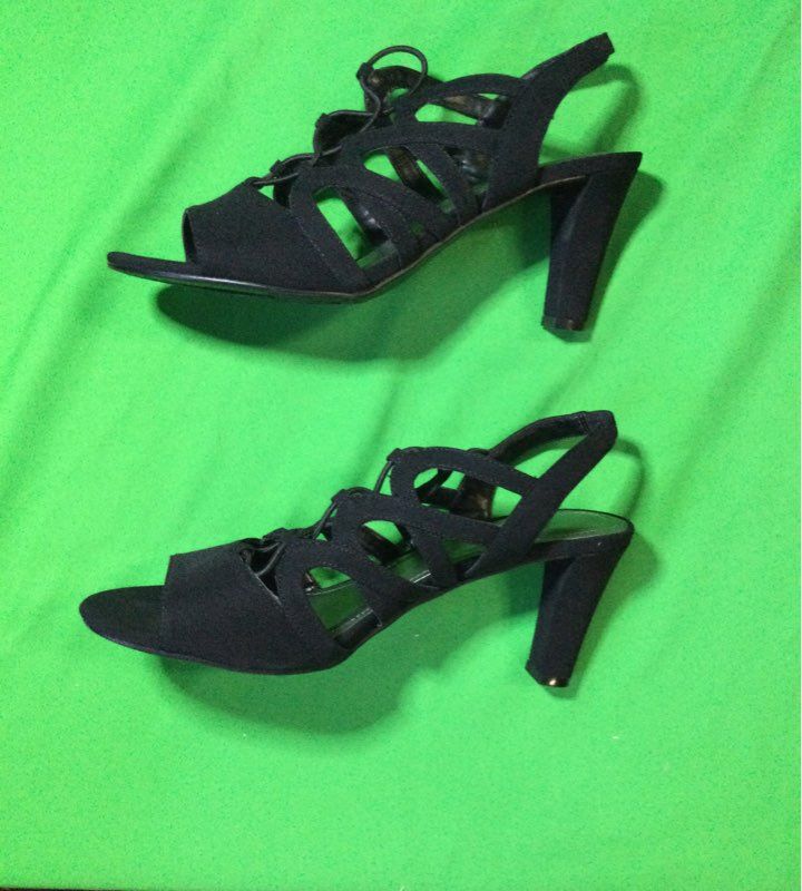 Roz & Ali Black Solid Strappy Heel Women 8.5