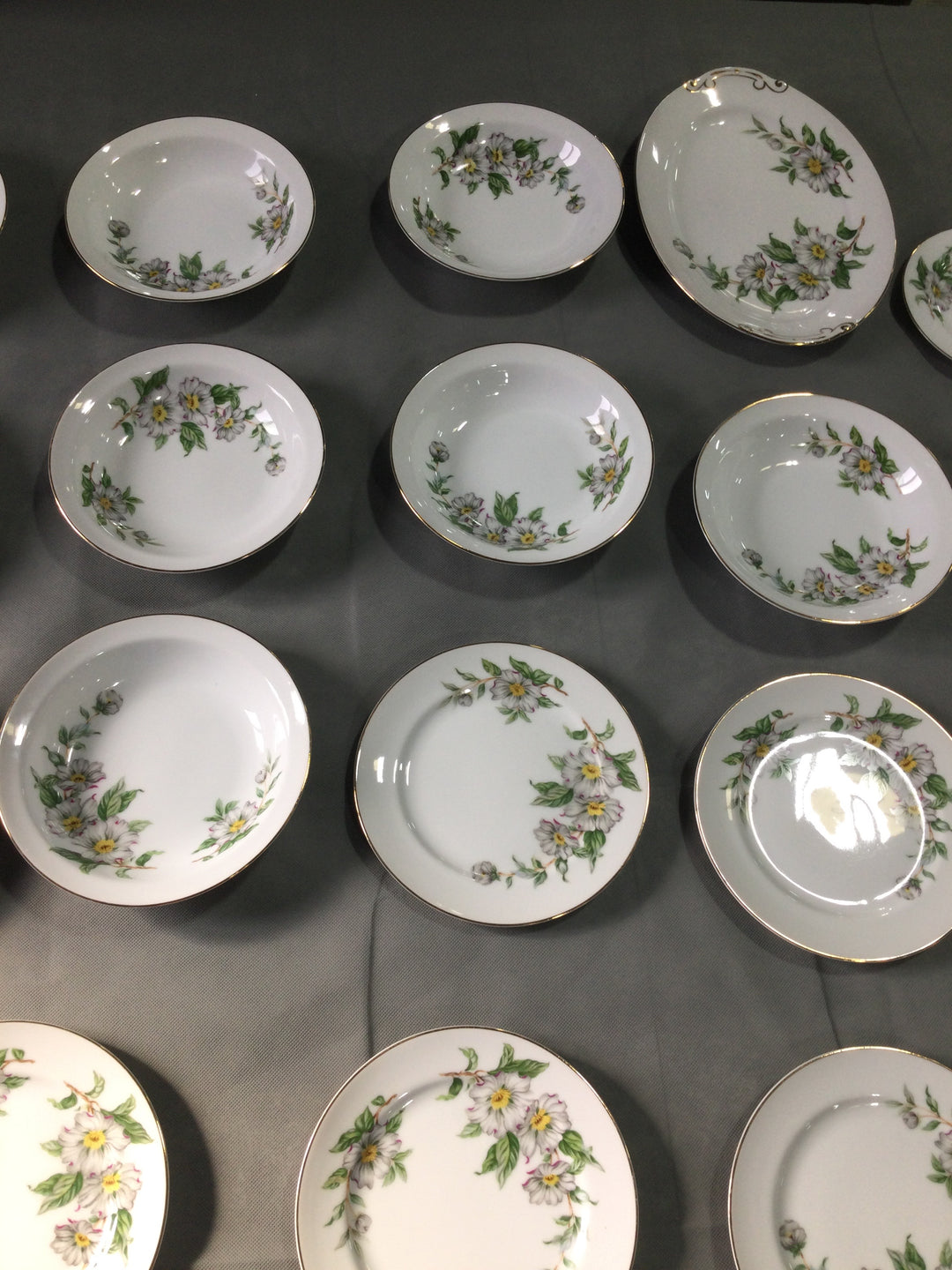 Hira Fine China Dinner Set of 45 Pieces