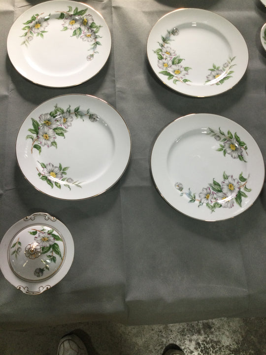 Hira Fine China Dinner Set of 46 Pieces