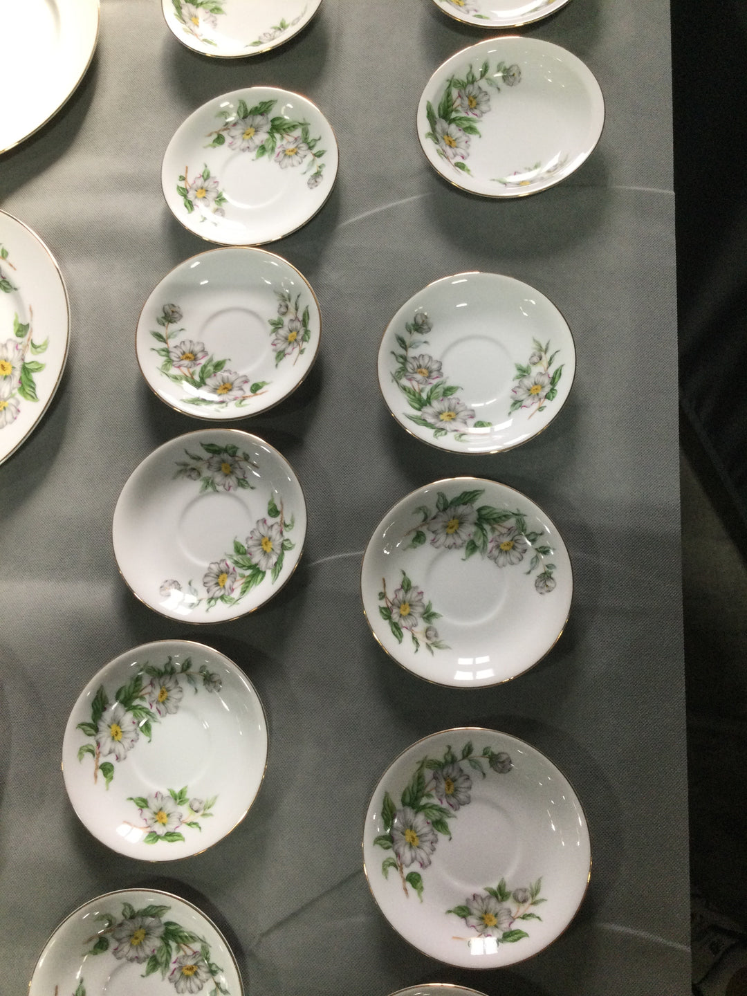 Hira Fine China Dinner Set of 46 Pieces