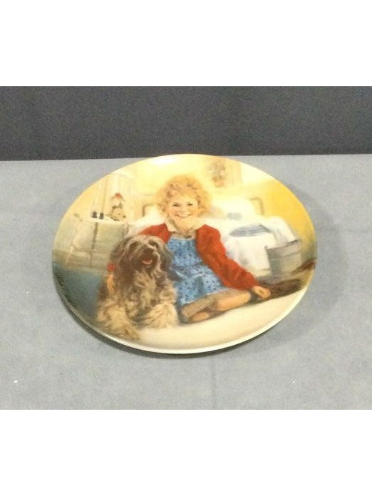 Knowles Co. Small Annie & Sandy Collector Plate - In Box