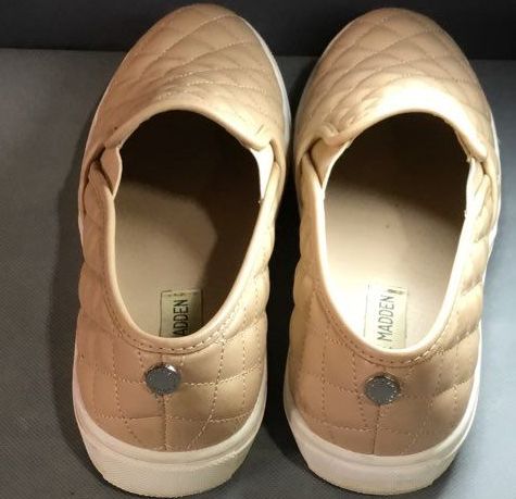 Steve Madden Beige Flat Women 8