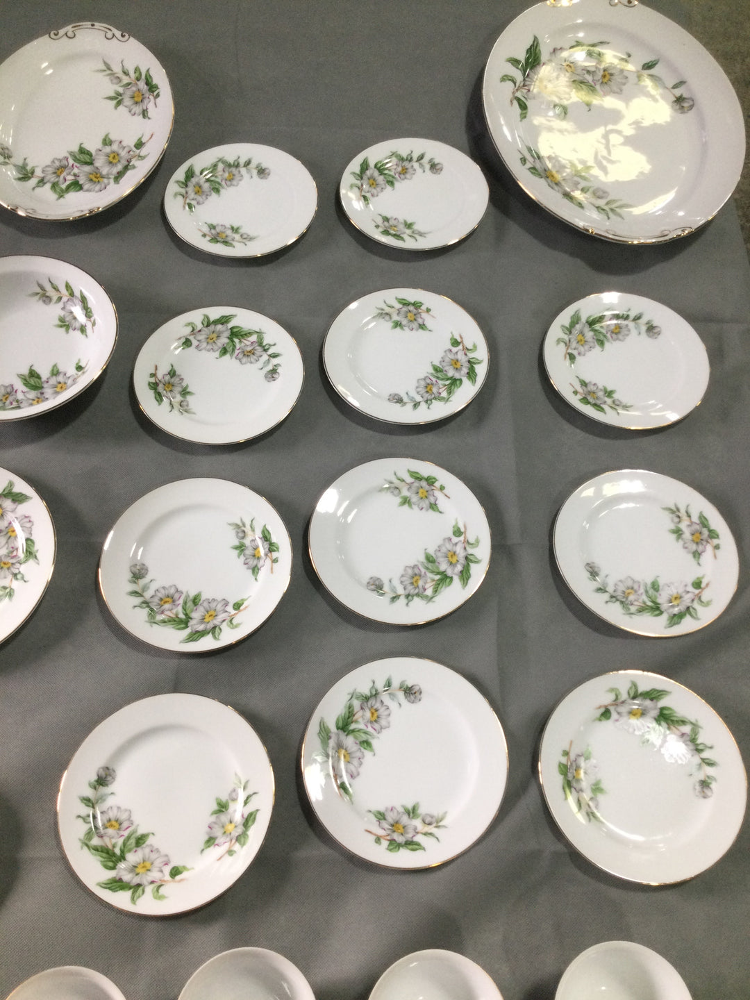 Hira Fine China Dinner Set of 45 Pieces