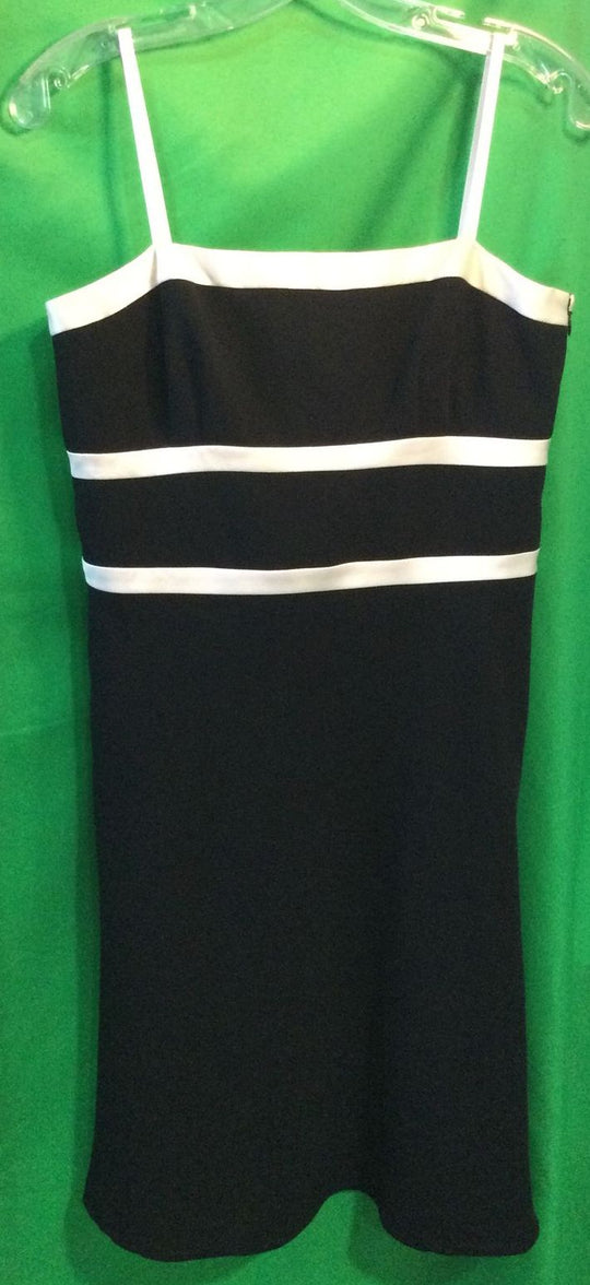 Ann Taylor Black and White Casual Dress - Size 8 - Ladies