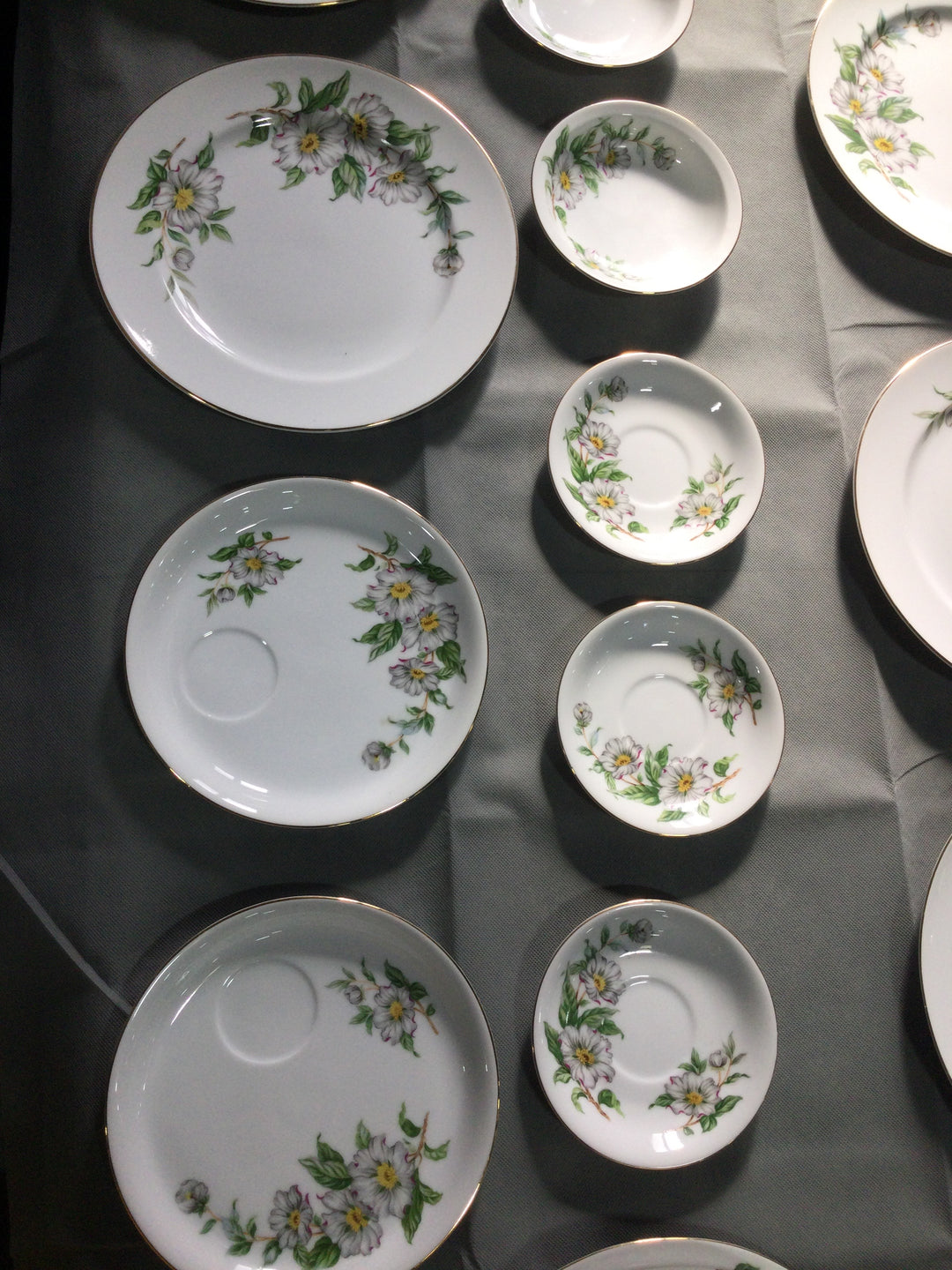 Hira Fine China Dinner Set of 46 Pieces