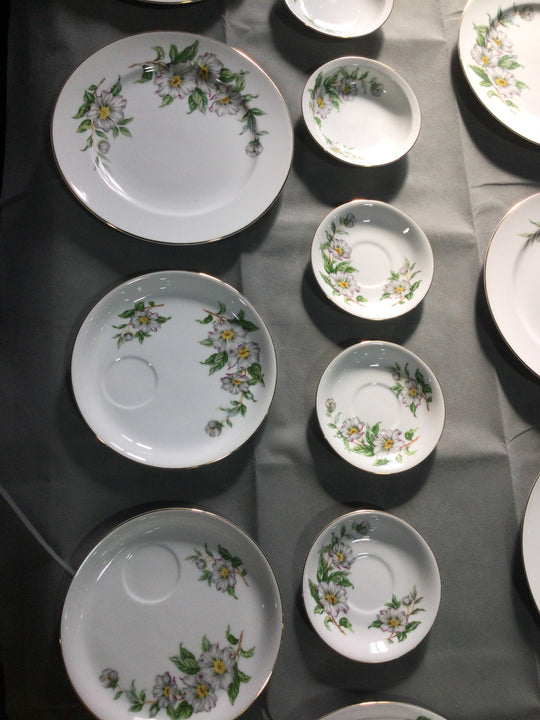 Hira Fine China Dinner Set of 46 Pieces