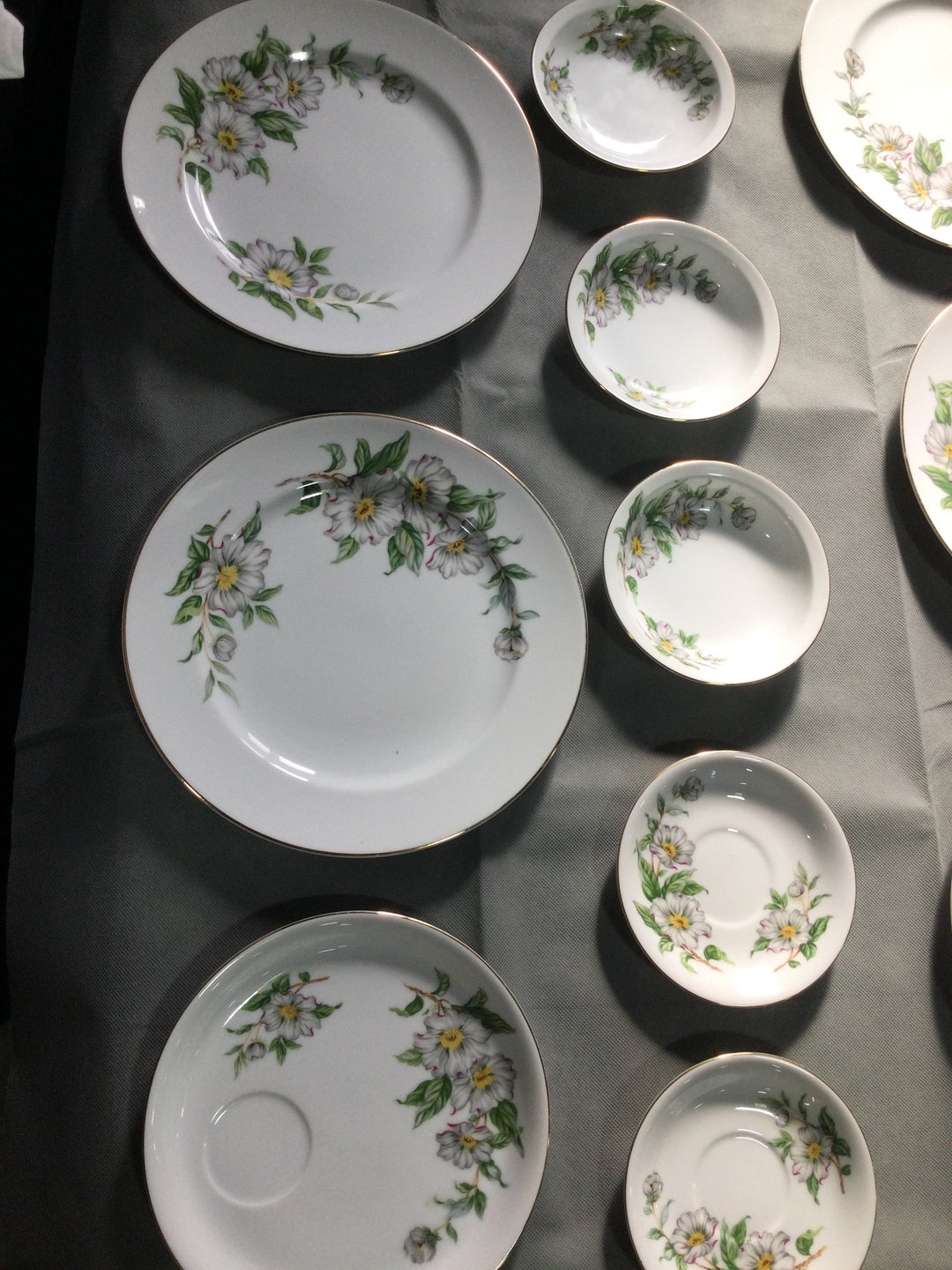 Hira Fine China Dinner Set of 46 Pieces