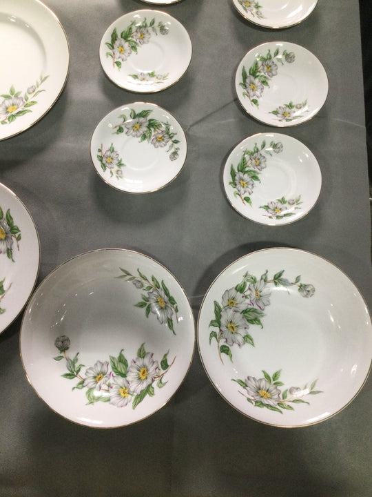 Hira Fine China Dinner Set of 46 Pieces