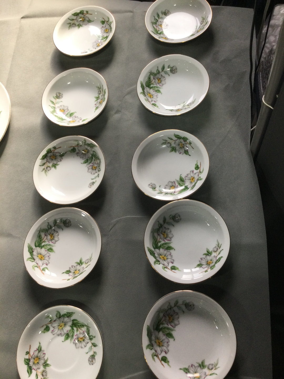 Hira Fine China Dinner Set of 46 Pieces