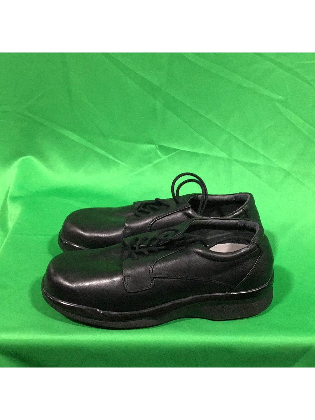 Men's Apex Ambulator Black Leather Lace Up Size 9 Shoe - The Kennedy Collective Thrift - 