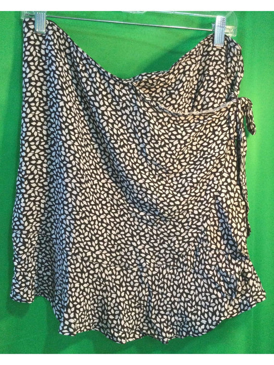 Abercrombie & Fitch - New with Tag Black/White Leaf Print Ladies Skirt - Size XL - The Kennedy Collective Thrift - 