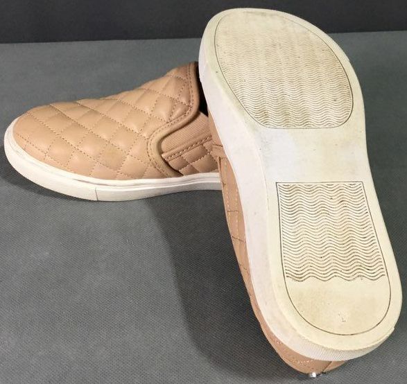 Steve Madden Beige Flat Women 8