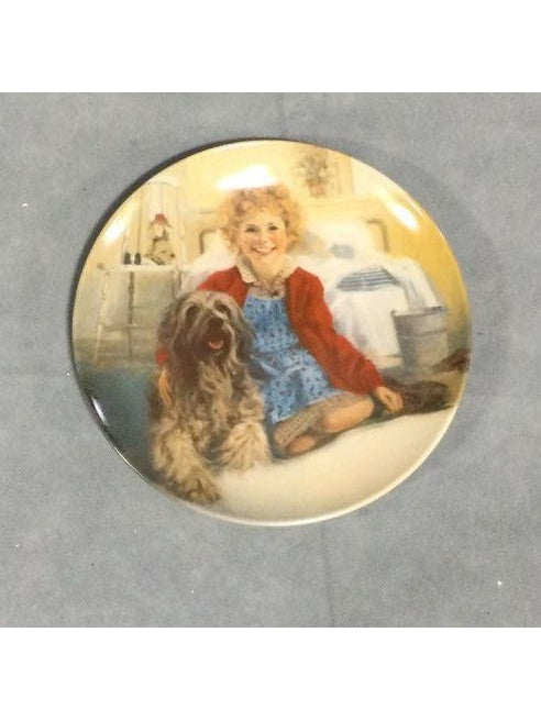 Knowles Co. Small Annie & Sandy Collector Plate - In Box