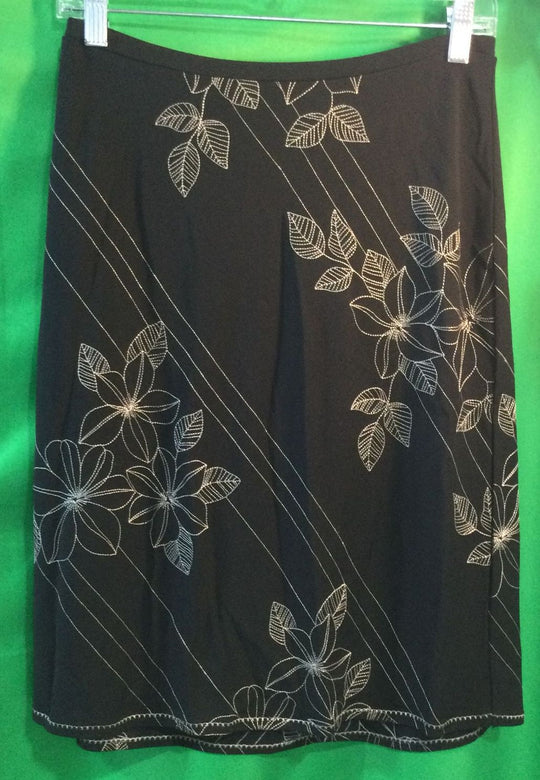 Ann Taylor Loft Black and Cream Leaf Print Rayon Skirt - Size SP - Ladies